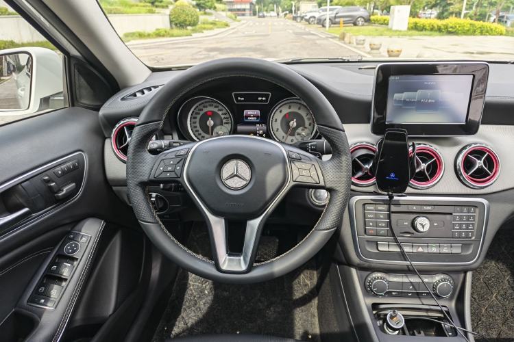 Used Mercedes-Benz GLA 2016 GLA 200 Fashion Model Interior 2