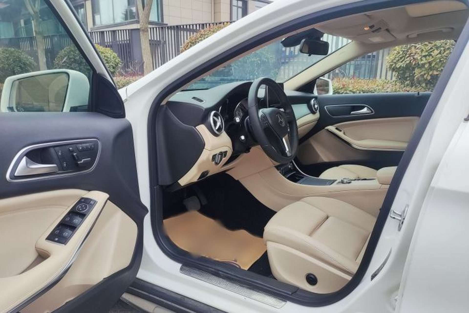 Used Mercedes-Benz GLA 2016 GLA 200 Sport Edition Interior 2