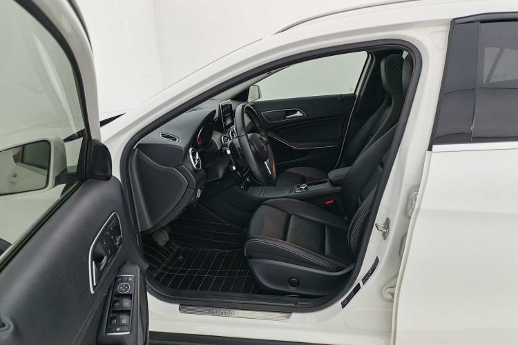 Used Mercedes-Benz GLA 2016 GLA 200 Sport Edition Interior 2