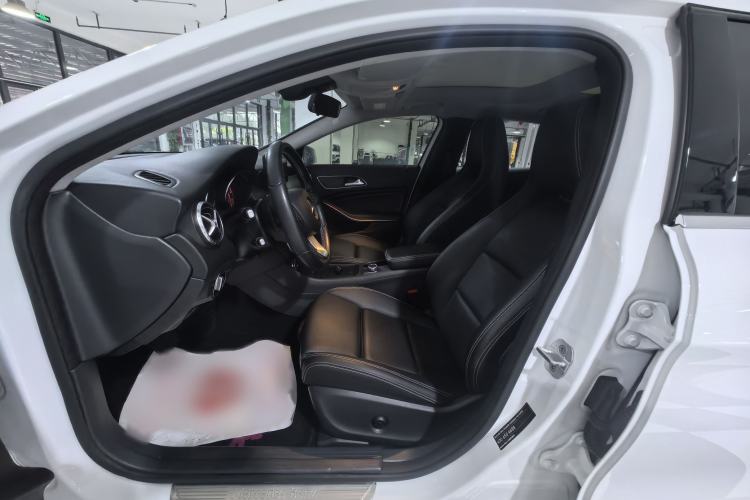 Used Mercedes-Benz GLA 2016 GLA 200 Sport Edition Interior 2