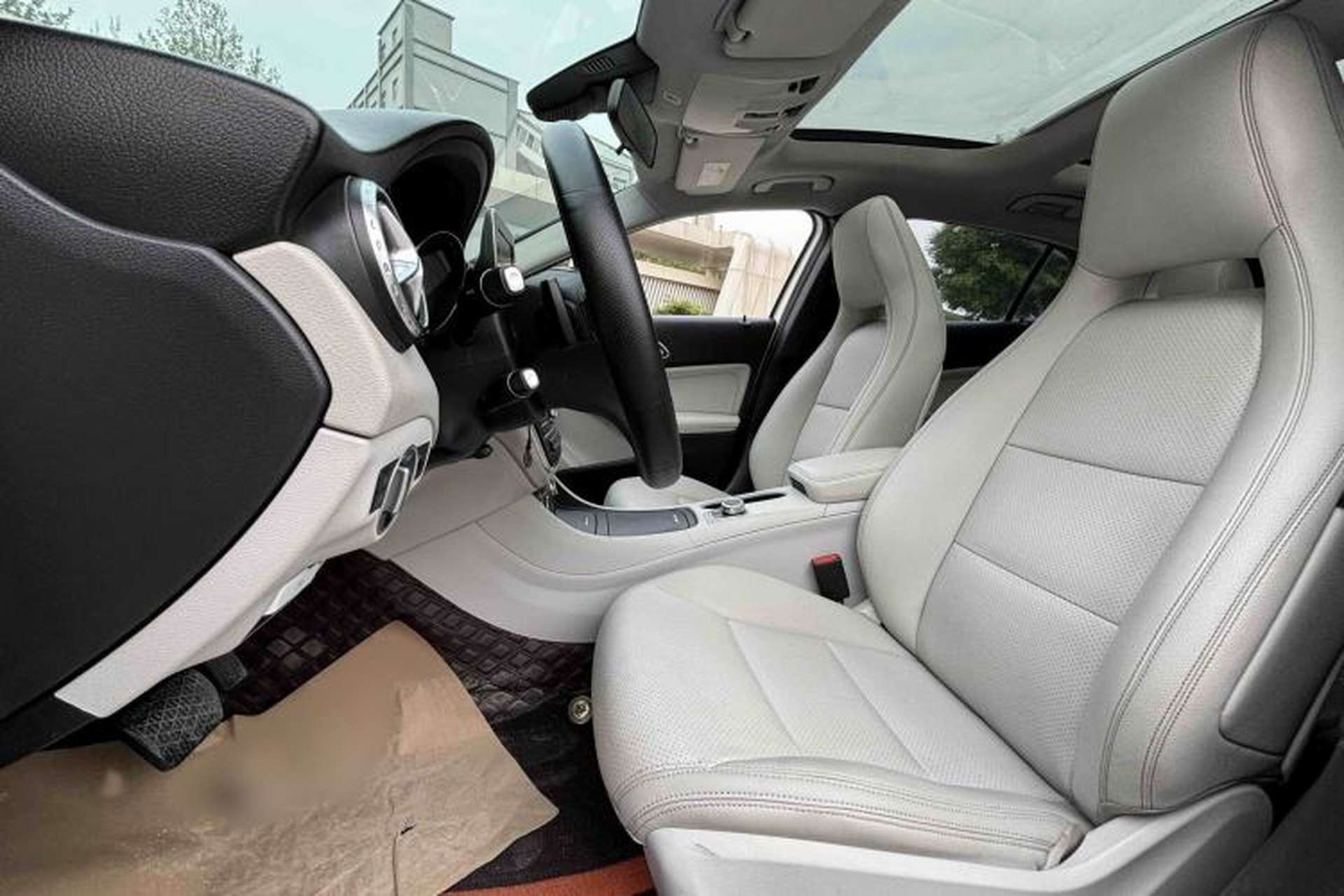 Used Mercedes-Benz GLA 2016 GLA 200 Sport Edition Interior 2