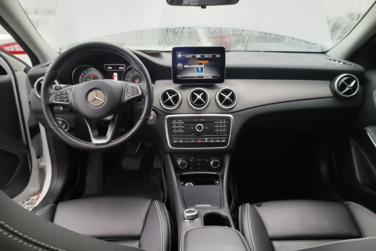 Used Mercedes-Benz GLA 2016 GLA 220 4MATIC Fashion Edition Interior 2