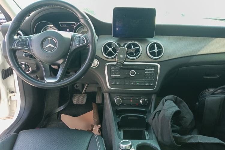 Used Mercedes-Benz GLA 2016 GLA 220 4MATIC Luxury Model Interior 2