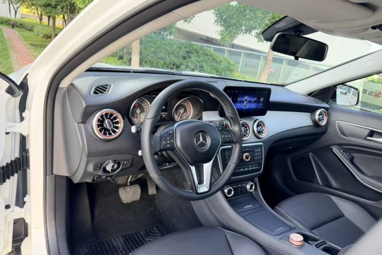 Used Mercedes-Benz GLA 2016 GLA 200 Sport Edition Interior 2