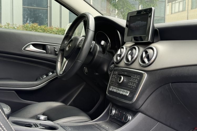 Used Mercedes-Benz GLA 2016 GLA 200 Fashion Model Interior 2