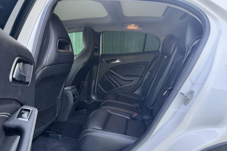 Used Mercedes-Benz GLA 2016 GLA 200 Sport Edition Interior 3