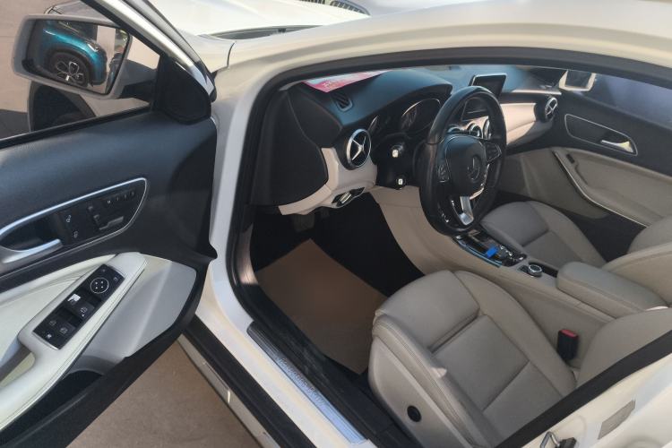 Used Mercedes-Benz GLA 2016 GLA 200 Sport Edition Interior 3