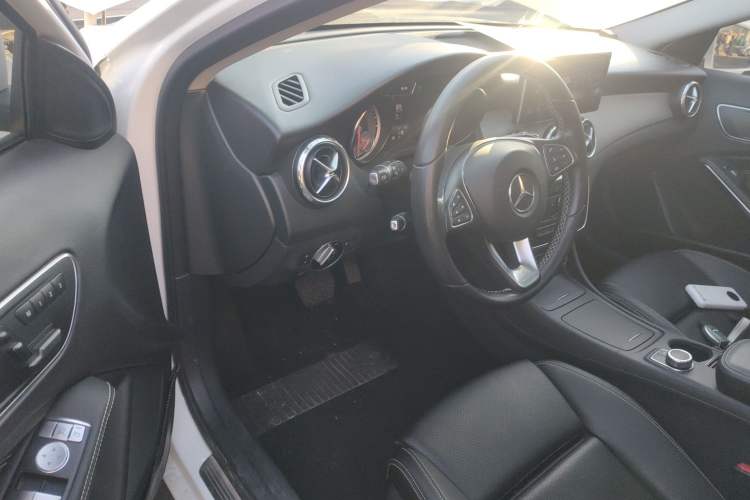 Used Mercedes-Benz GLA 2016 GLA 200 Sport Edition Interior 3