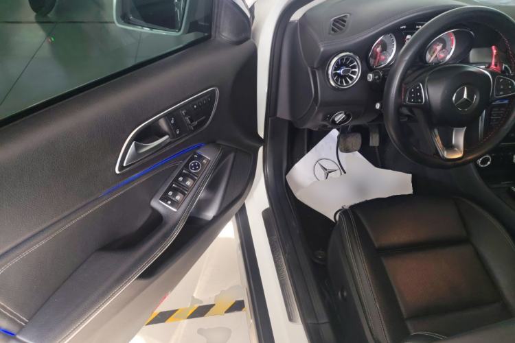 Used Mercedes-Benz GLA 2016 GLA 220 4MATIC Fashion Edition Interior 3