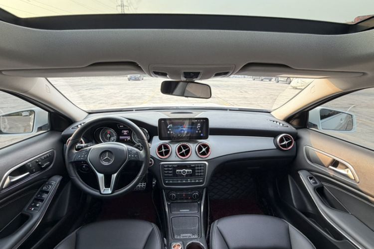 Used Mercedes-Benz GLA 2016 GLA 220 4MATIC Fashion Edition Interior 3