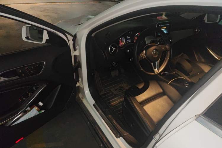 Used Mercedes-Benz GLA 2016 GLA 200 Sport Edition Interior 3