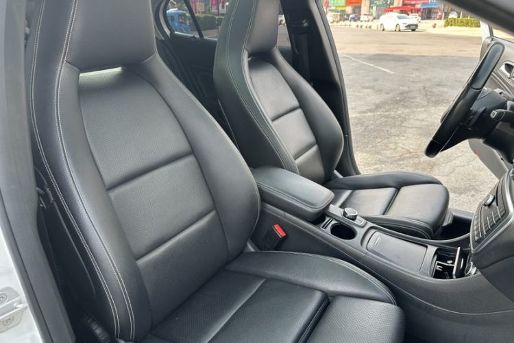 Used Mercedes-Benz GLA 2016 GLA 220 4MATIC Fashion Edition Interior 3
