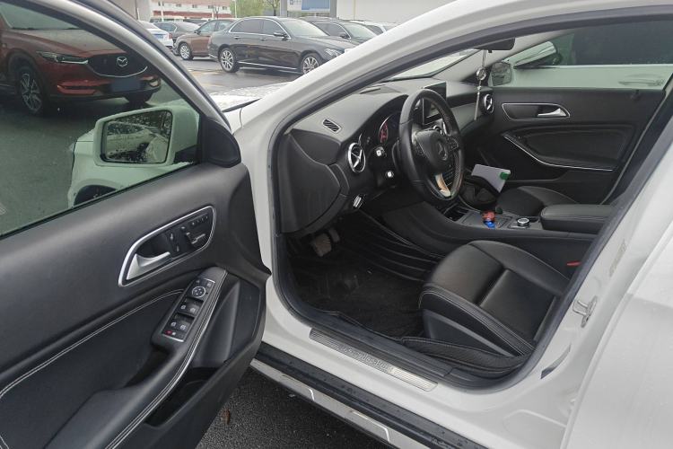 Used Mercedes-Benz GLA 2016 GLA 200 Sport Edition Interior 3