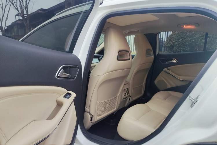 Used Mercedes-Benz GLA 2016 GLA 200 Sport Edition Interior 3