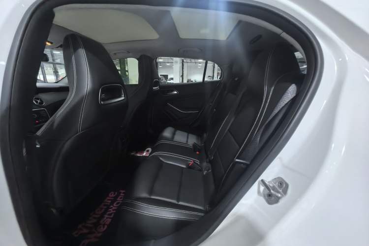 Used Mercedes-Benz GLA 2016 GLA 200 Sport Edition Interior 3