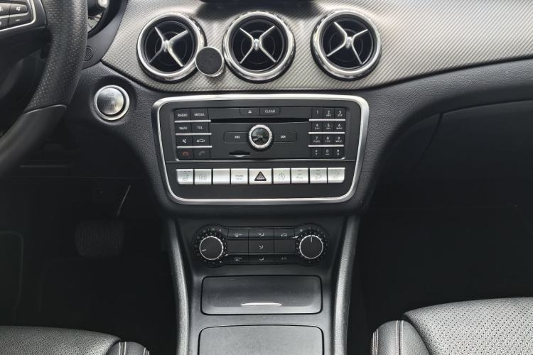 Used Mercedes-Benz GLA 2016 GLA 220 4MATIC Fashion Edition Interior 3