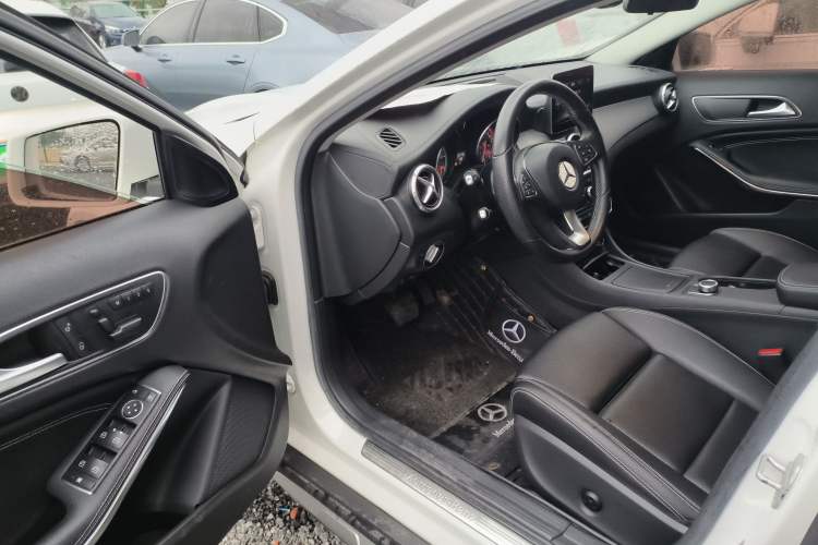 Used Mercedes-Benz GLA 2016 GLA 220 4MATIC Fashion Edition Interior 3