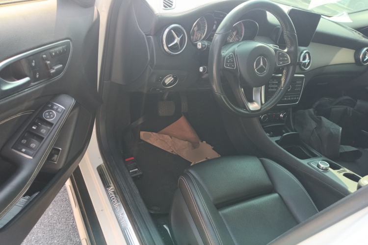 Used Mercedes-Benz GLA 2016 GLA 220 4MATIC Luxury Model Interior 3