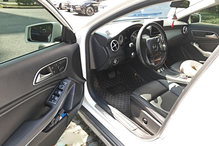 Used Mercedes-Benz GLA 2016 GLA 200 Sport Edition Interior 3