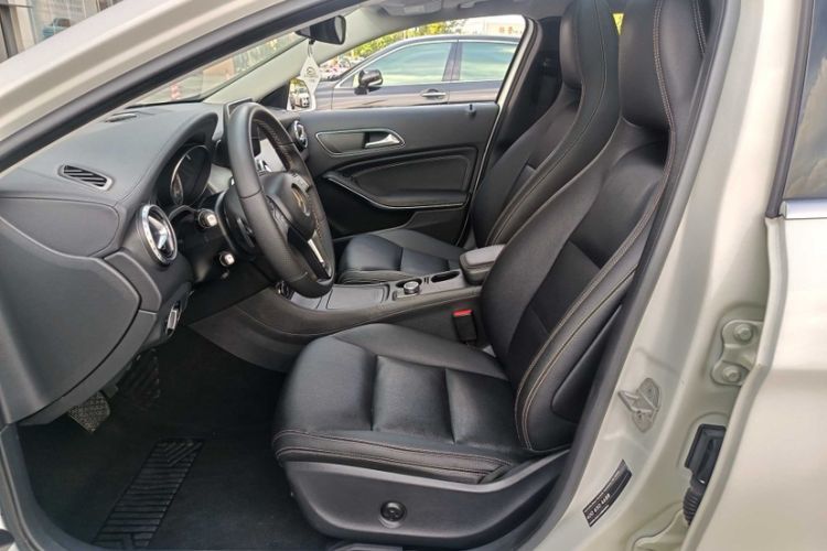 Used Mercedes-Benz GLA 2016 GLA 220 4MATIC Fashion Edition Interior 4