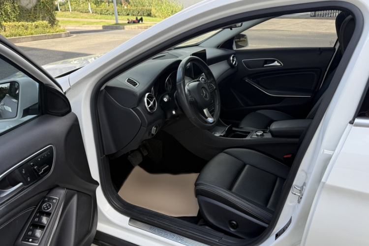 Used Mercedes-Benz GLA 2016 GLA 200 Fashion Model Interior 4