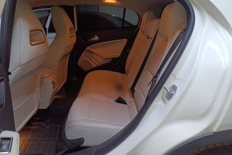 Used Mercedes-Benz GLA 2016 GLA 220 4MATIC Luxury Model Interior 4
