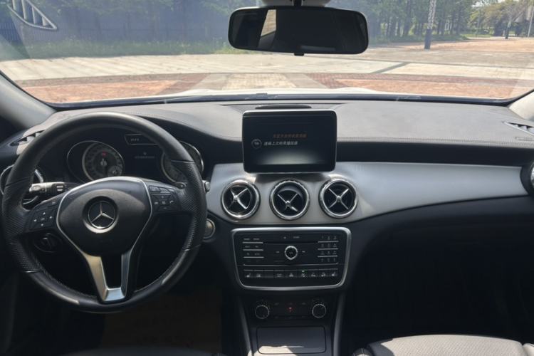 Used Mercedes-Benz GLA 2016 GLA 220 4MATIC Fashion Edition Interior 4