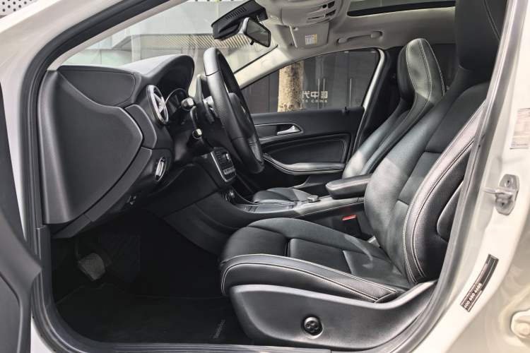 Used Mercedes-Benz GLA 2016 GLA 220 4MATIC Fashion Edition Interior 4