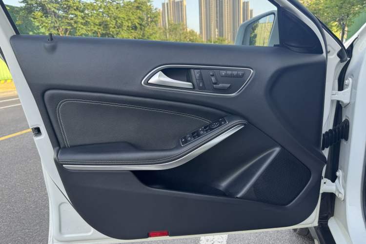 Used Mercedes-Benz GLA 2016 GLA 200 Sport Edition Interior 5