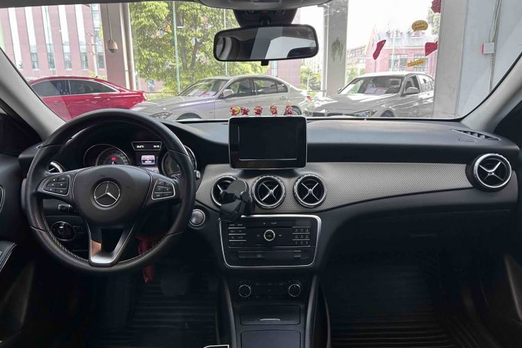 Used Mercedes-Benz GLA 2016 GLA 200 Sport Edition Interior 5