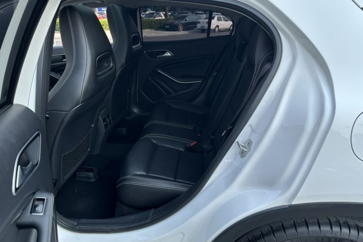 Used Mercedes-Benz GLA 2016 GLA 220 4MATIC Fashion Edition Interior 5