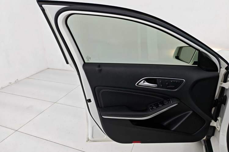 Used Mercedes-Benz GLA 2016 GLA 200 Sport Edition Interior 5