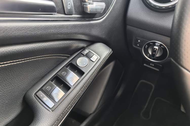 Used Mercedes-Benz GLA 2016 GLA 220 4MATIC Fashion Edition Interior 5