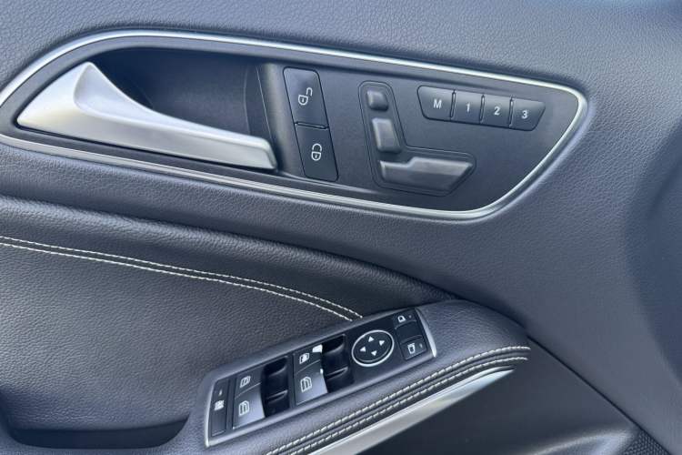 Used Mercedes-Benz GLA 2016 GLA 200 Sport Edition Interior 6