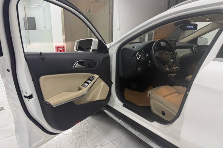 Used Mercedes-Benz GLA 2016 GLA 200 Fashion Model Interior 6