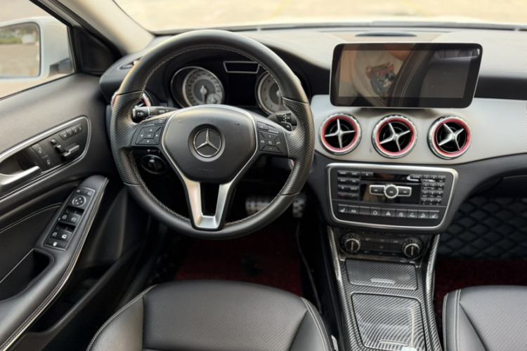 Used Mercedes-Benz GLA 2016 GLA 220 4MATIC Fashion Edition Interior 6