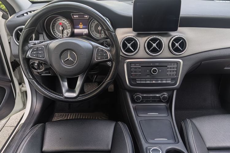 Used Mercedes-Benz GLA 2016 GLA 200 Fashion Model Interior 6