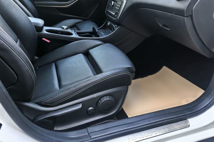 Used Mercedes-Benz GLA 2016 GLA 200 Sport Edition Interior 6