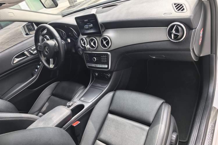 Used Mercedes-Benz GLA 2016 GLA 220 4MATIC Fashion Edition Interior 7