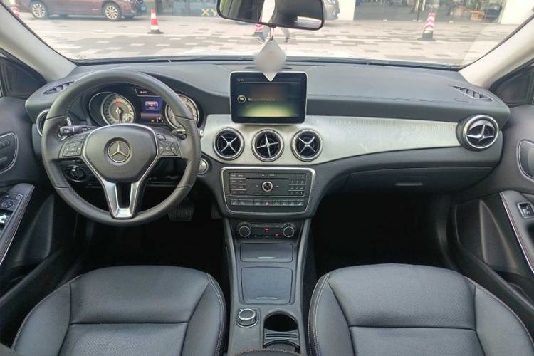Used Mercedes-Benz GLA 2016 GLA 220 4MATIC Fashion Edition Interior 8