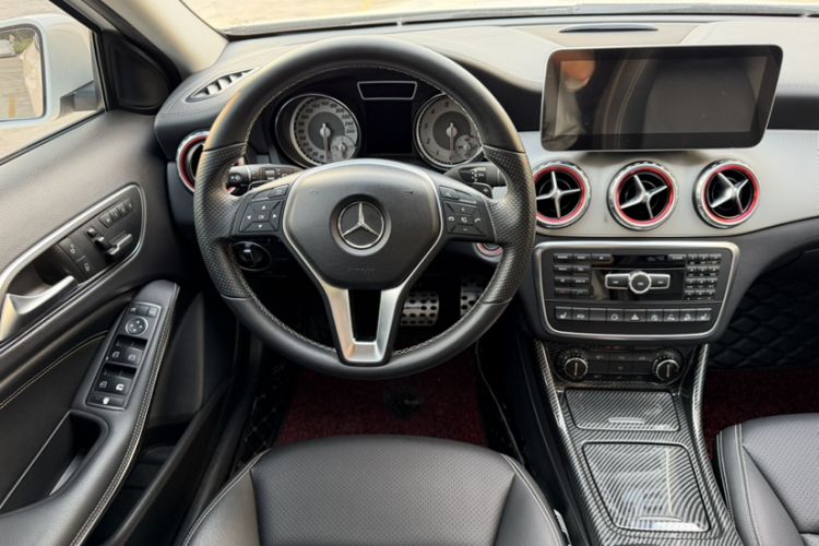 Used Mercedes-Benz GLA 2016 GLA 220 4MATIC Fashion Edition Interior 8