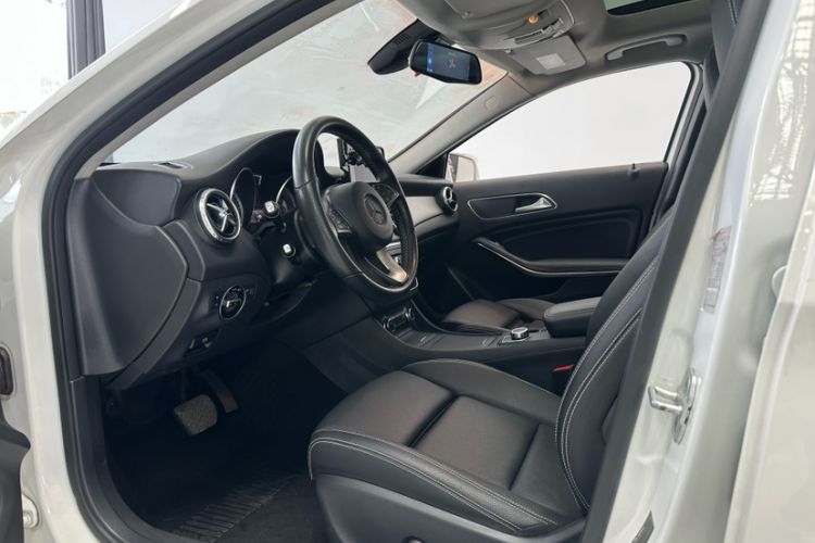 Used Mercedes-Benz GLA 2016 GLA 200 Sport Edition Interior 8