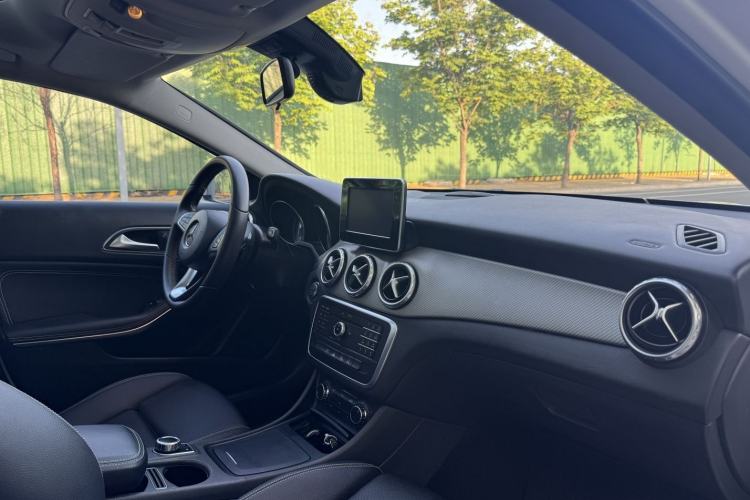 Used Mercedes-Benz GLA 2016 GLA 200 Sport Edition Interior 9
