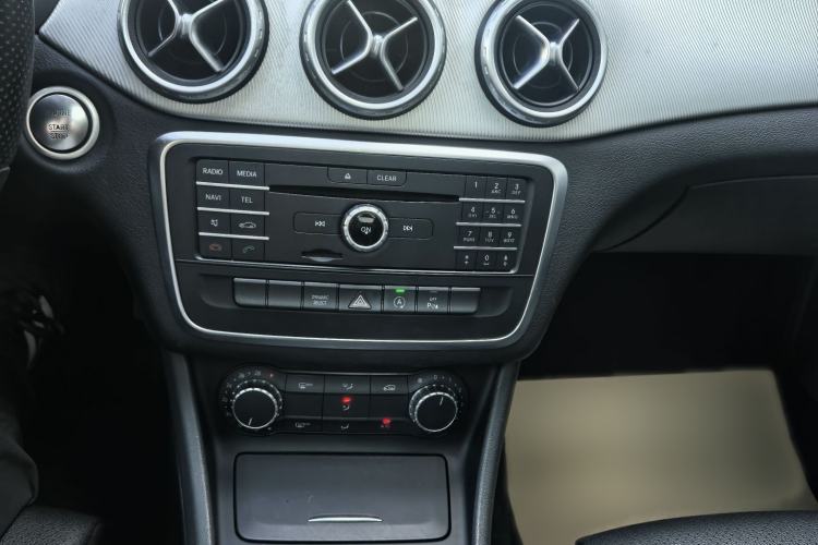 Used Mercedes-Benz GLA 2016 GLA 200 Sport Edition Interior 9