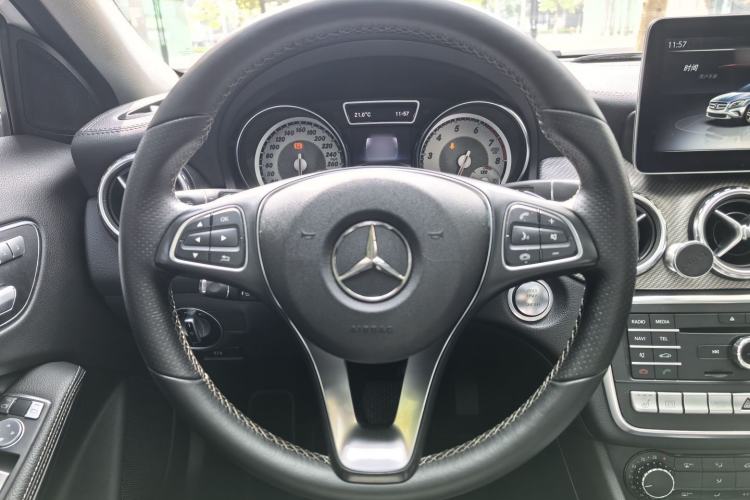 Used Mercedes-Benz GLA 2016 GLA 220 4MATIC Fashion Edition Interior 9