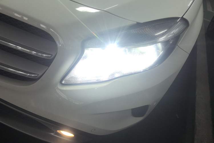 Used Mercedes-Benz GLA 2016 GLA 200 Fashion Model Left Front Headlight