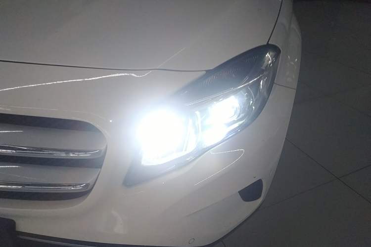 Used Mercedes-Benz GLA 2016 GLA 200 Fashion Model Left Front Headlight