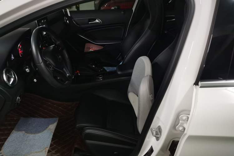 Used Mercedes-Benz GLA 2016 GLA 200 Sport Edition Left Front Seat