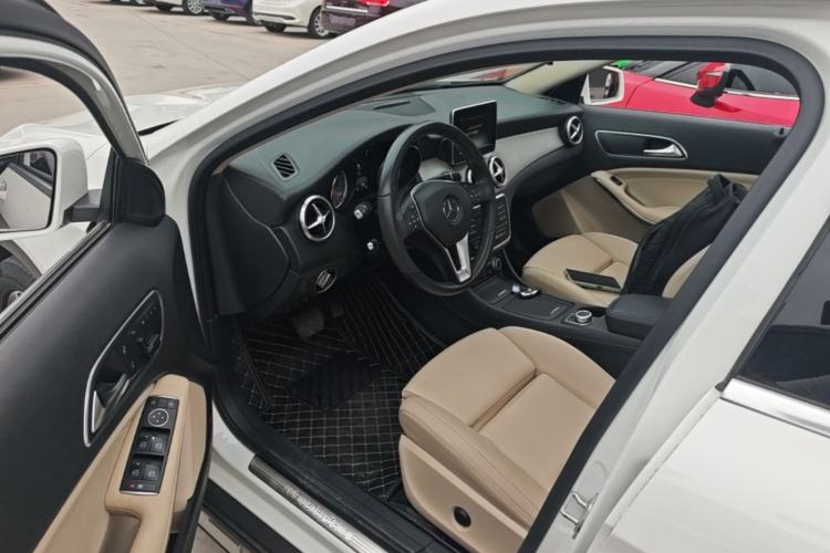 Used Mercedes-Benz GLA 2016 GLA 200 Fashion Model Left Front Seat