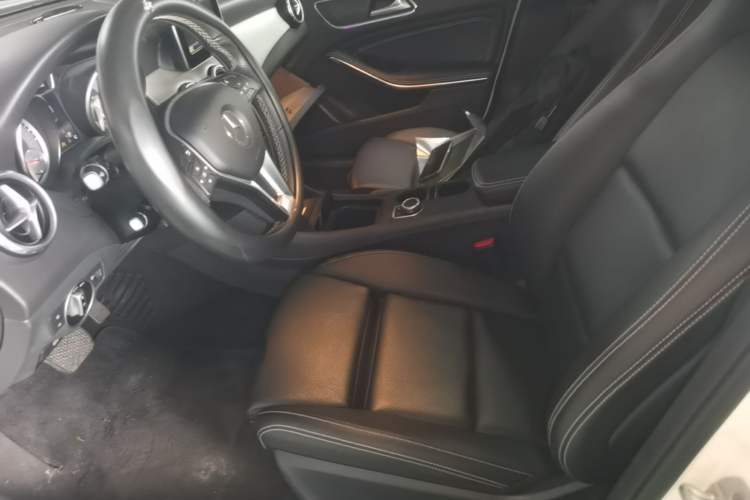 Used Mercedes-Benz GLA 2016 GLA 200 Sport Edition Left Front Seat